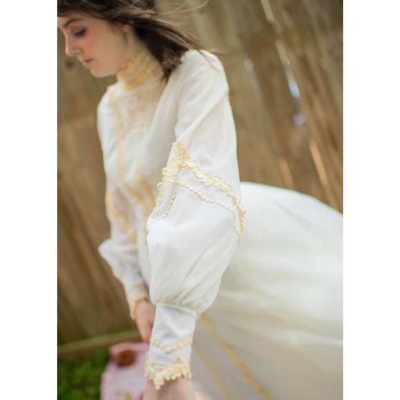 Vintage 70s Renaissance wedding gown, white cream lace chiffon, longsleeves, Sm​ - Picture 9 of 11